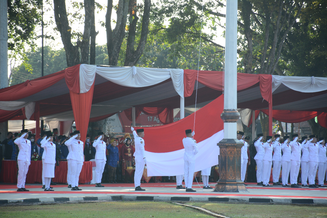 Pejabat Pengganti Sementara Kasrem 073/MKT Ikuti Upacara HUT Ke-77 Kemerdekaan RI